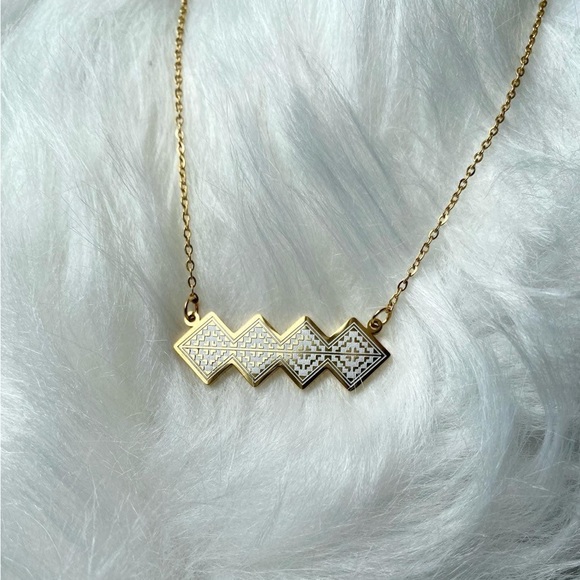 Hmong embroidery necklace - Picture 3 of 4